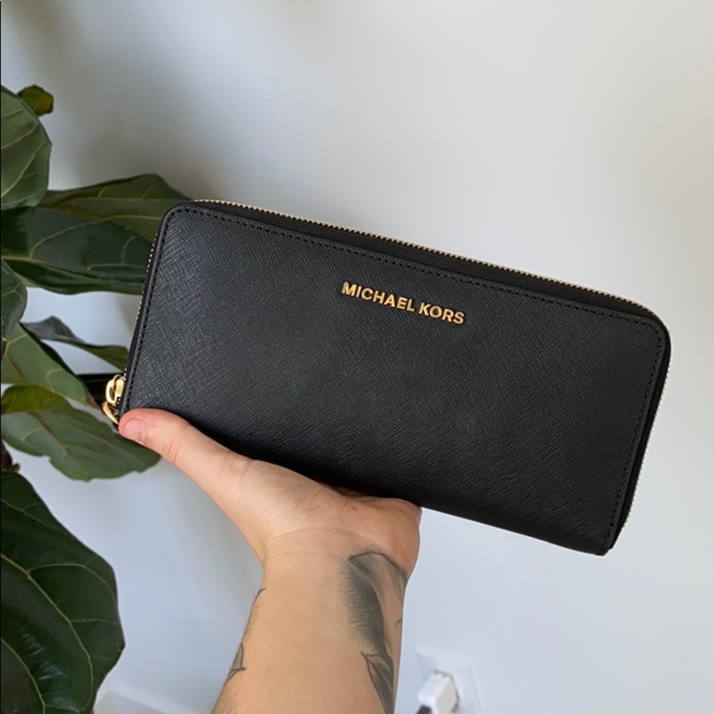 Black Michael kors wallet